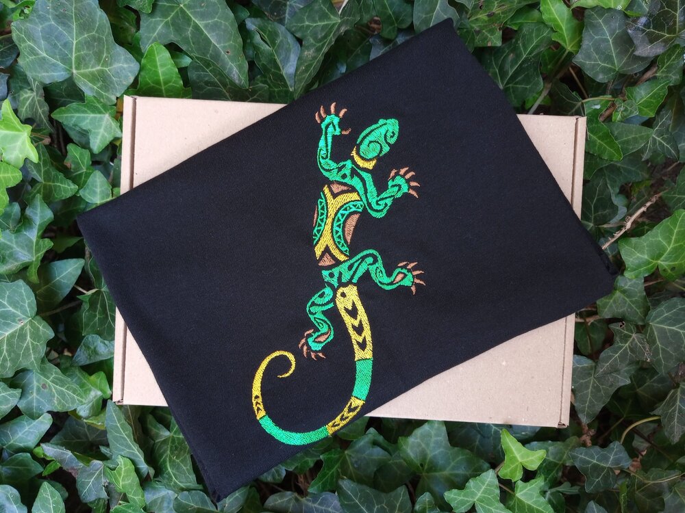 Дамска тениска с бродерия Гущер