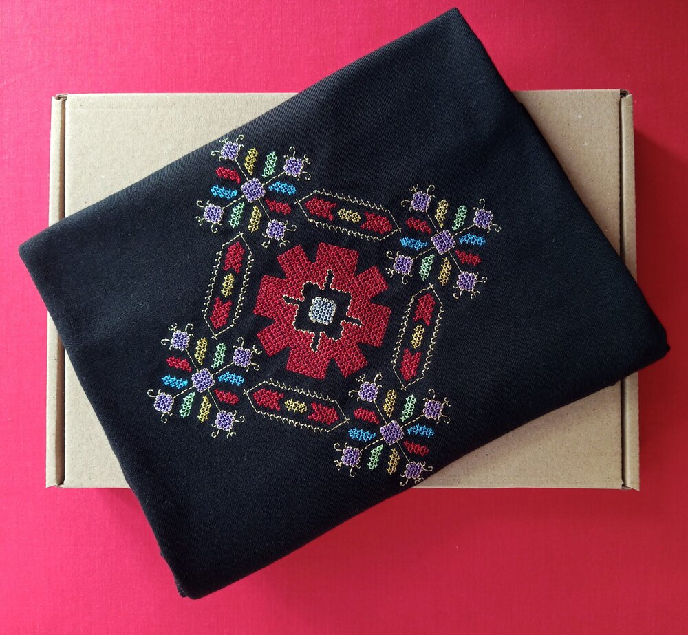 Дамска блуза бродерия шевица от Негован