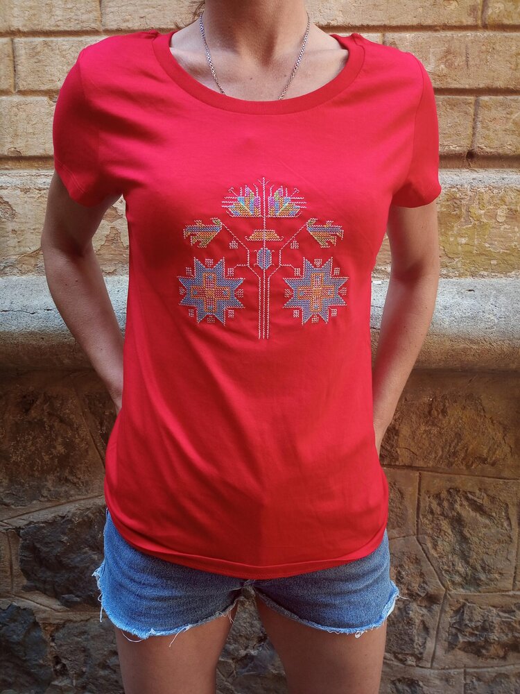 Дамска тениска бродерия шевица от Суворово