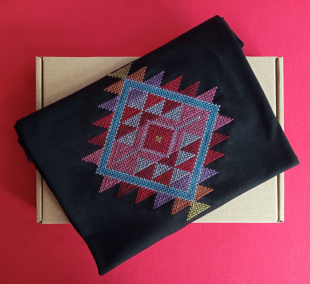 Дамска тениска с шевица Канатица бродерия