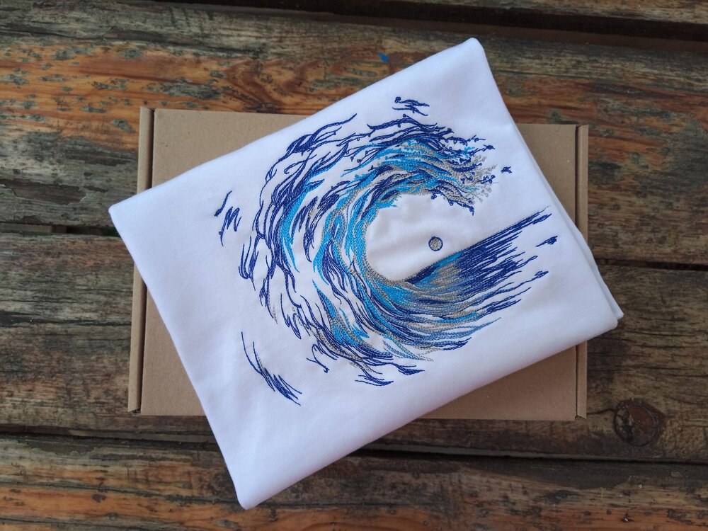 Мъжка тениска с бродерия Лунна вълна