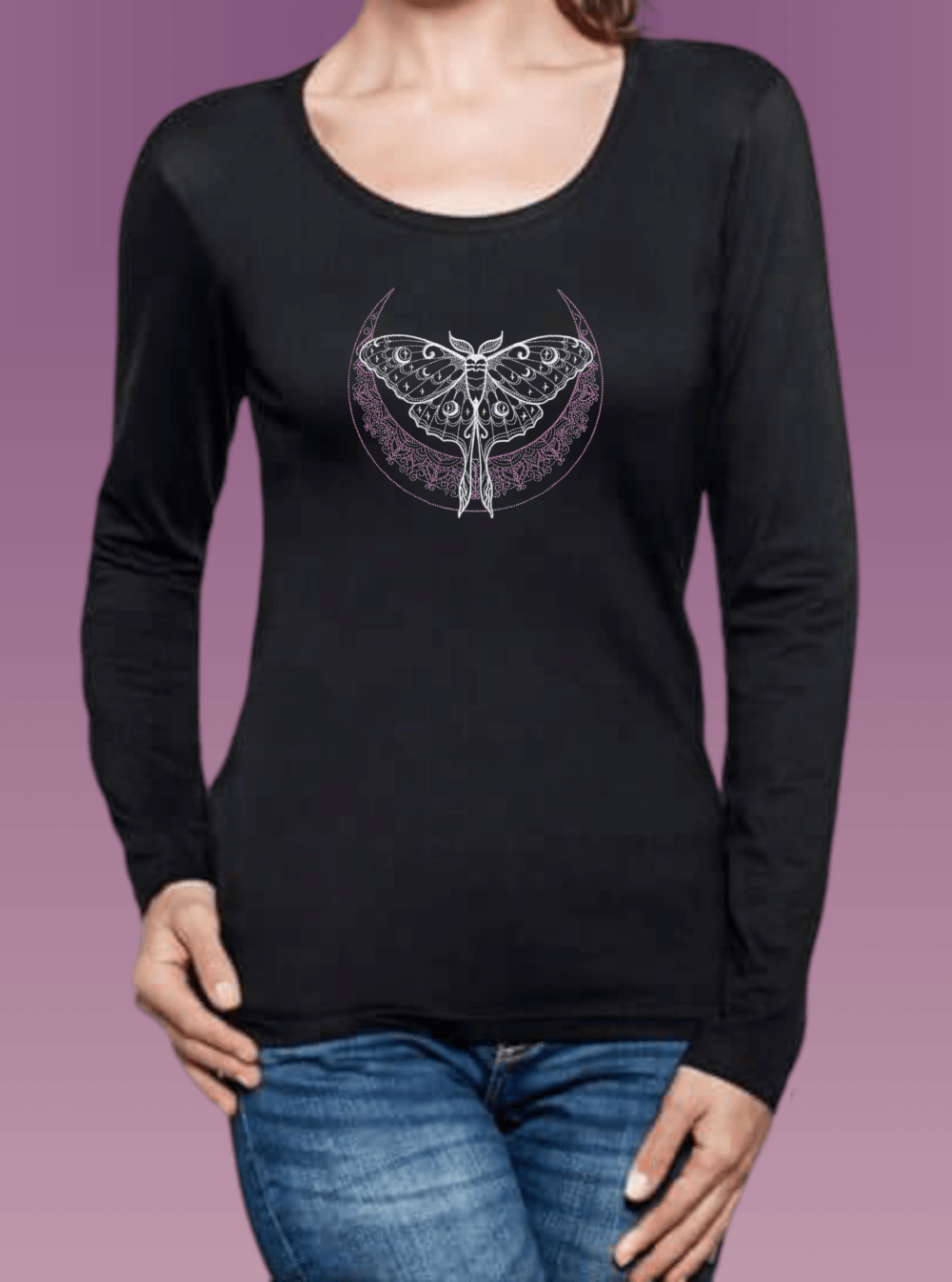 mehndi_luna_black_shirt_long Дамска тениска с бродерия Лунна пеперуда