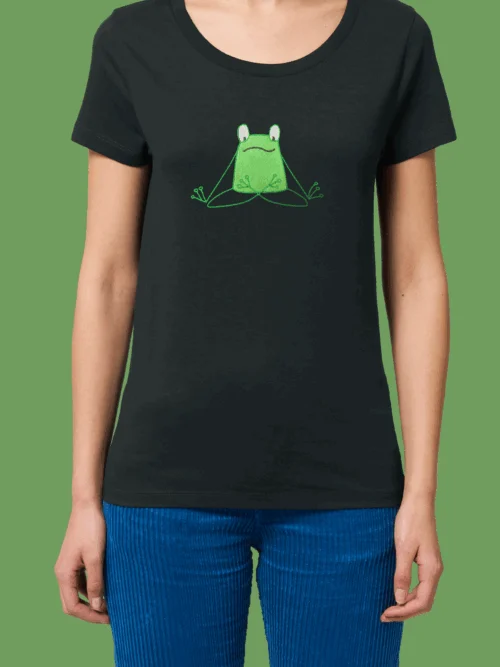 Frog_yoga_woman_black_shirt Дамска тениска с бродерия Жаба йога – дамска фитнес тениска за йога и пилатес, комфортна за ежедневие и свободно време