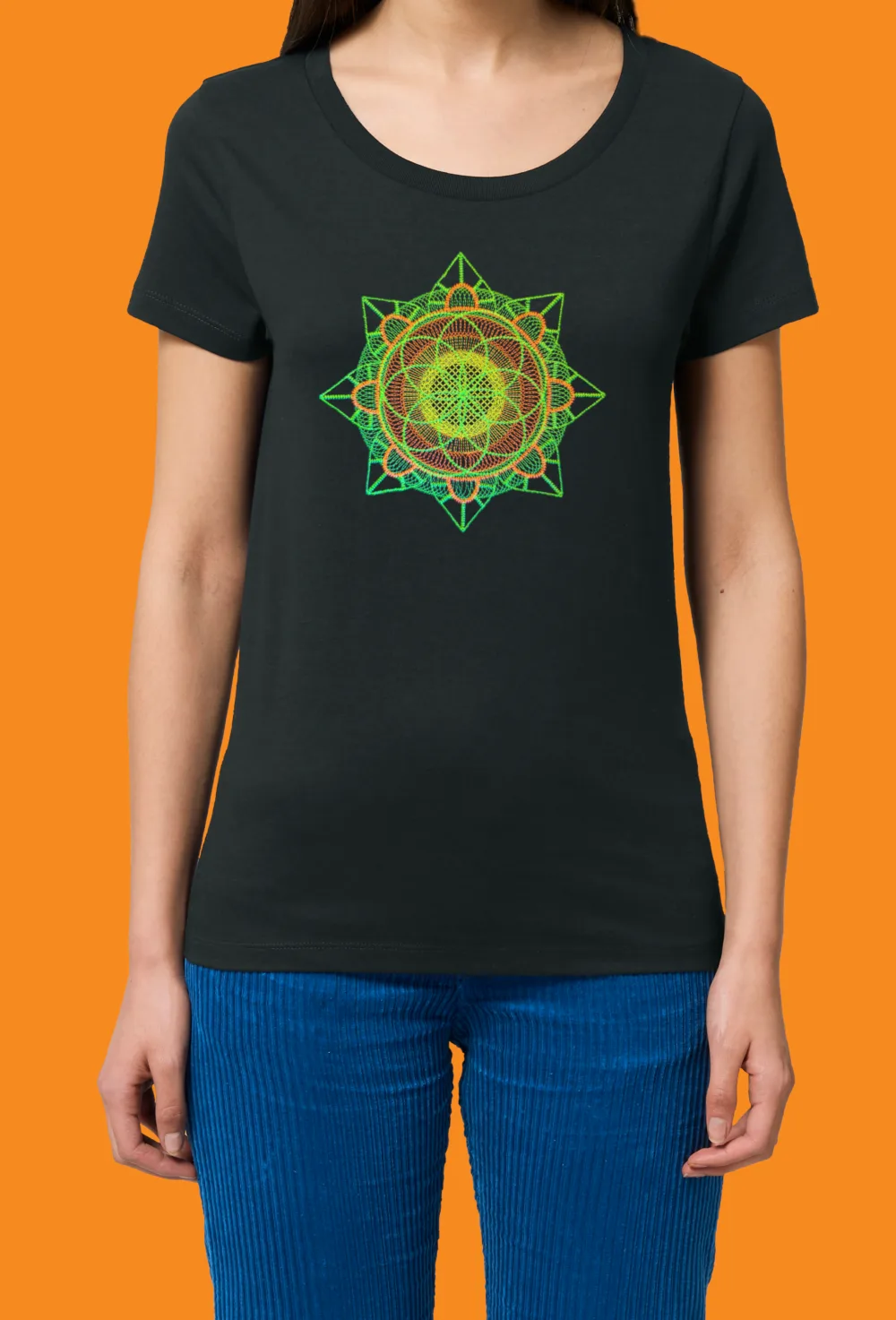 Дамска тениска с бродерия Магическа мандала