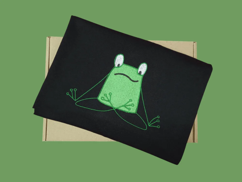 Дамска тениска с бродерия Жаба йога