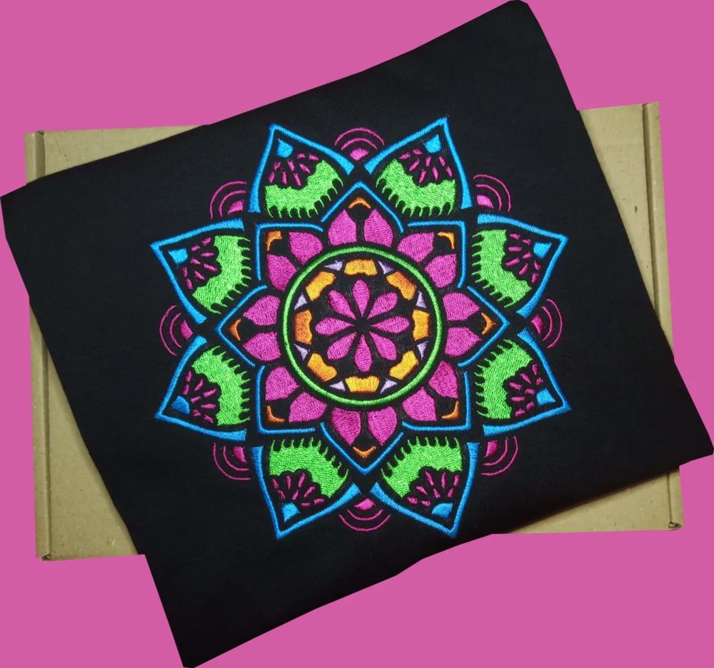mandala_black_gift Дамска тениска с бродерия Мандала 2