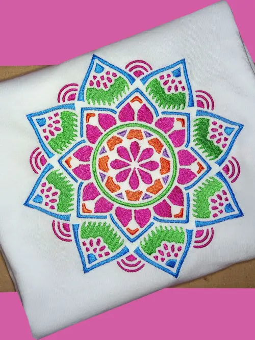 Дамска тениска с бродерия Мандала 2