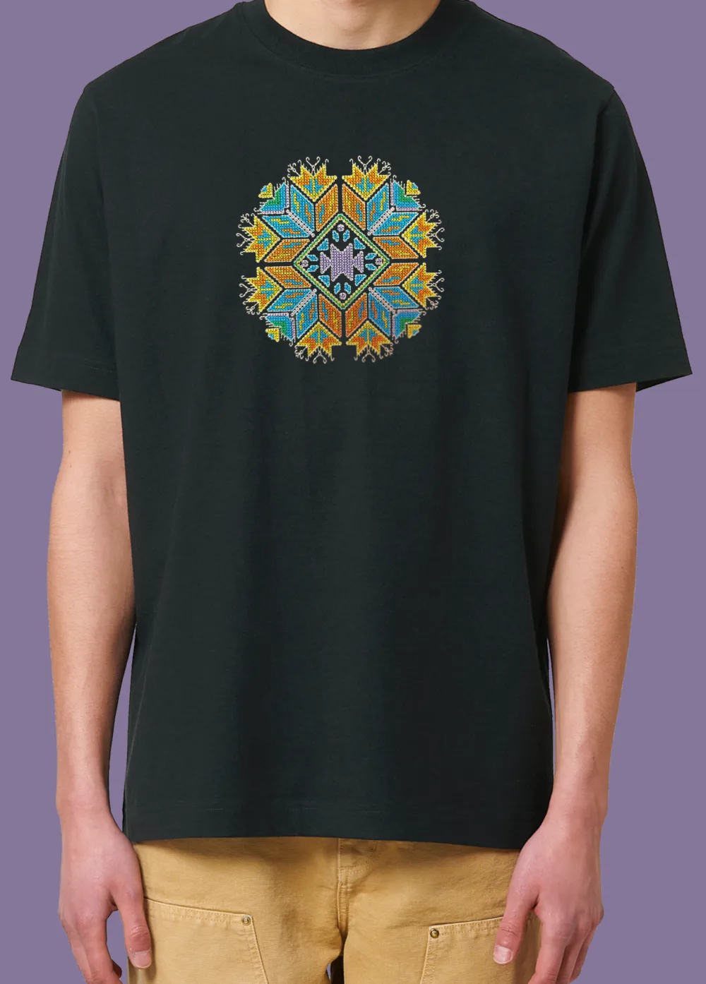 shevica_slunce_kanatica_man_black_tshirt Мъжка тениска с шевица