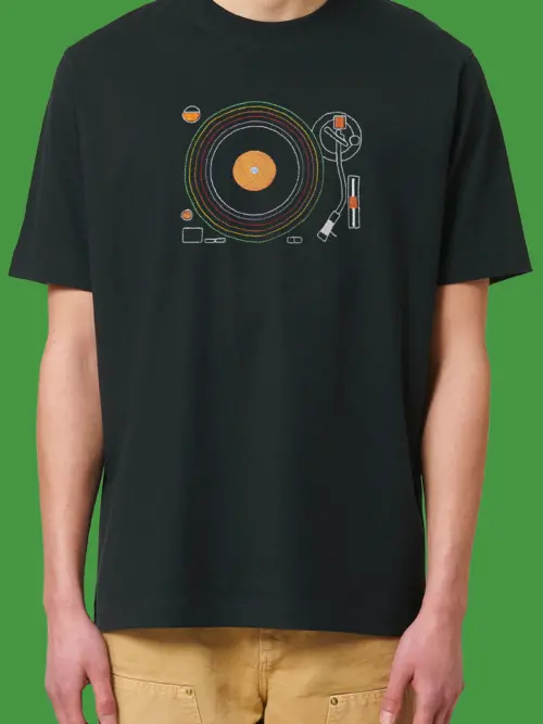 turntable_man_black_shirt Мъжка тениска с бродерия Грамофон